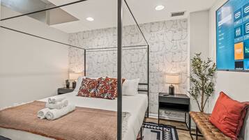 2 habitaciones, caja de seguridad en la habitación y escritorio