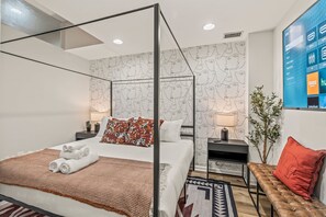 2 bedrooms, in-room safe, desk, iron/ironing board