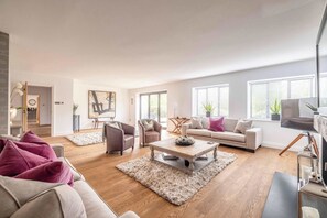 テレビ、書斎 / ワークスペース