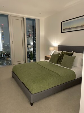 2 bedrooms, iron/ironing board, free WiFi, bed sheets - Luxury Spa Apartment in Manchester - Rooftop Swim (Manchester)