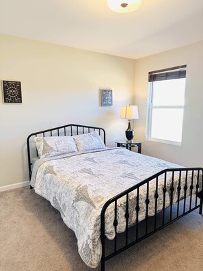 3 Schlafzimmer, Schreibtisch, Bügeleisen/Bügelbrett, WLAN