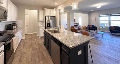 Stylish Townhouse Retreat in Peaceful Harrisburg