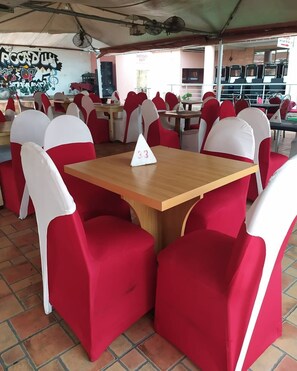 Restaurant - Piccadilly Suites and Luxury Apartment (Lekki)