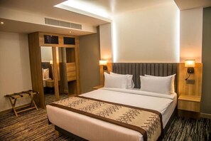 Signature Room | 1 bedroom, free WiFi - Piccadilly Suites and Luxury Apartment (Lekki)