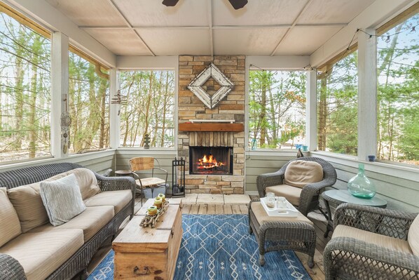 Smart TV, fireplace, table tennis, books