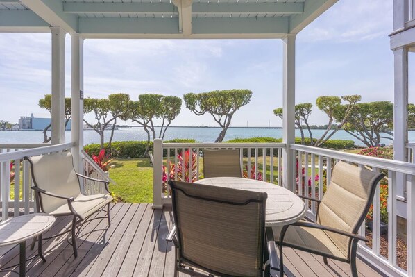 屋外ダイニングエリア