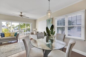 Fernseher, DVD-Player, Stereoanlage