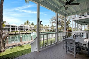 屋外ダイニングエリア