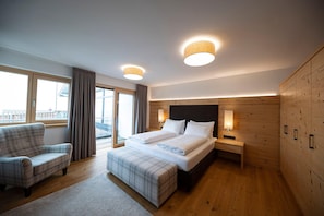 Gallery Apartment | In-room safe, blackout curtains, soundproofing, free WiFi - Lakeside-Luxury Apartments (Zell am See)
