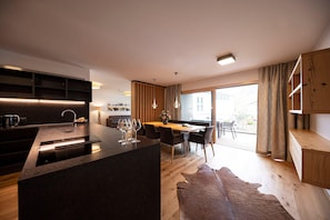 Grand Apartment | Private kitchen | Full-sized fridge, oven, stovetop, dishwasher - Lakeside-Luxury Apartments (Zell am See)