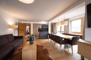 Apartamento exclusivo | Zona de estar | Smart TV de 55 pulgadas con canales por cable