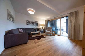 Apartemen Royal | Area keluarga | Smart TV 55-inci dengan saluran TV kabel