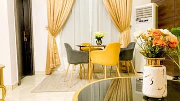 Executive Room | Living area | Flat-screen TV, stereo