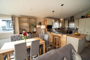 Dining - Family sized lodge,Parkdean Newquay Holiday Park. Close to beaches & attractions (Newquay)