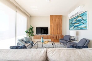 TV - 2BR Penthouse with Private Rooftop & Seaview & Pool (Cabo San Lucas)