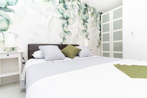 2 bedrooms, iron/ironing board, WiFi, bed sheets - Sunny hill apartment with private pool and magnificent seaview (Cavtat)