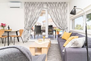 Living area - Sunny hill apartment with private pool and magnificent seaview (Cavtat)