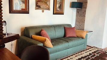 1 bedroom, minibar, desk, iron/ironing board