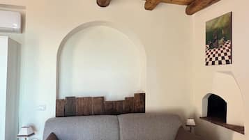 Superior Duplex | Minibar, desk, iron/ironing board, free WiFi