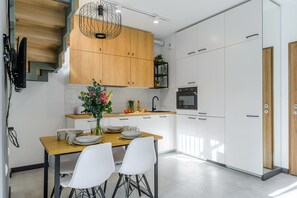 Apartment | Private kitchenette | Fridge, oven, stovetop, dishwasher - Wola Jana Olbrachta (Warsaw)