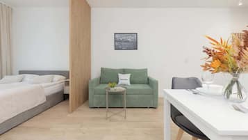 Iron/ironing board, WiFi, bed sheets