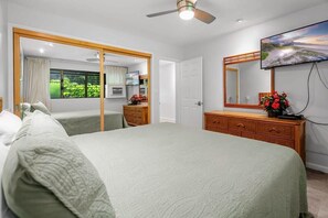 1 bedroom, iron/ironing board, WiFi, bed sheets - WBH D225 Aloha Ola2 – Relax in Oceanfront Paradise (Kihei)
