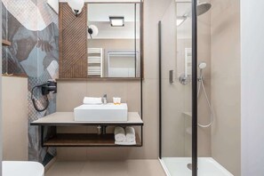 Dusche, Haartrockner, Shampoo