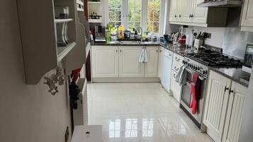 House | Private kitchen | Fridge, microwave, oven, stovetop