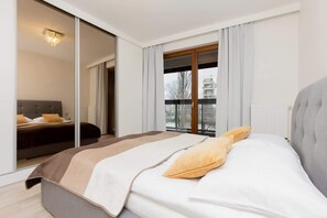 1 bedroom, desk, iron/ironing board, WiFi