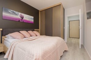 1 bedroom, desk, iron/ironing board, WiFi