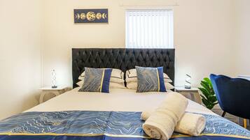 2 soverom, skrivebord, strykejern/-brett og wi-fi (inkludert)