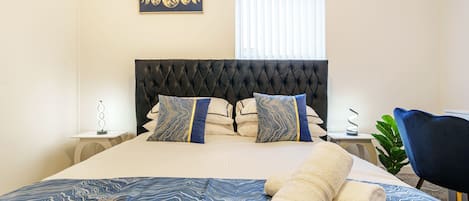 2 Schlafzimmer, Schreibtisch, Bügeleisen/Bügelbrett, kostenloses WLAN