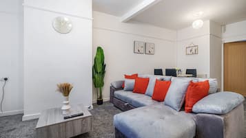 Executive Apartment, 2 Bedrooms | Living area