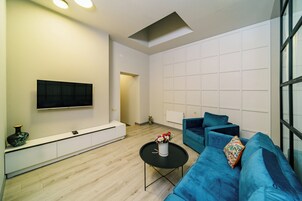 Exclusive Apartment, 2 Bedrooms, Kitchen, City View | Living area | 100-cm Smart TV with cable channels