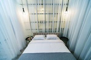 Premium bedding, individually decorated, individually furnished - Rooftop City View apartments (Yerevan)
