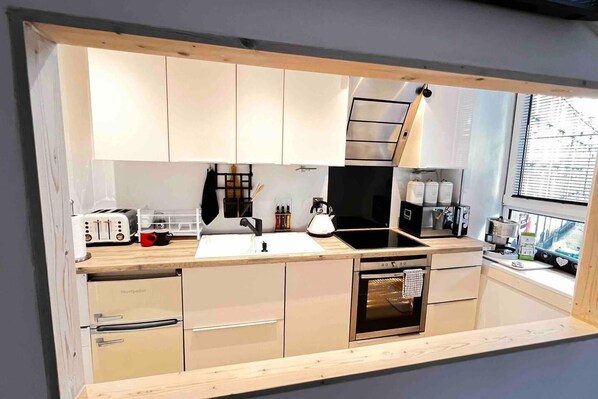 Apartment | Private kitchen | Fridge, microwave, oven, stovetop