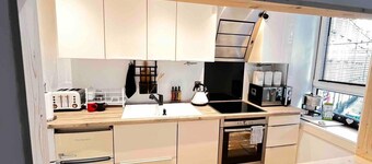 1-bed Apartment Sleeps 2 -free Parking -wifi & Tv