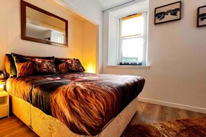 Apartment | 1 bedroom, free WiFi, bed sheets - 1-bed Apartment Sleeps 2 -free Parking -wifi & Tv (Dundee)