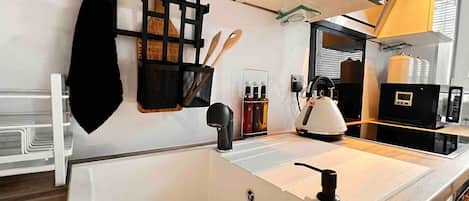 Refrigerador, microondas, horno, placa de cocina