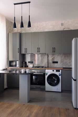 Fridge, microwave, stovetop, dishwasher - 1BR:Central Bliss/Balcony/Self Check-In (Yerevan)