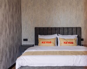 1 bedroom, desk, iron/ironing board, WiFi - 1BR:Central Bliss/Balcony/Self Check-In (Yerevan)