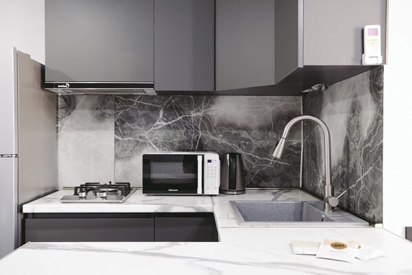 Fridge, microwave, stovetop, cookware/dishes/utensils