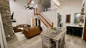 Smart TV, fireplace