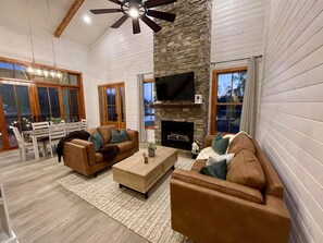 Smart TV, fireplace