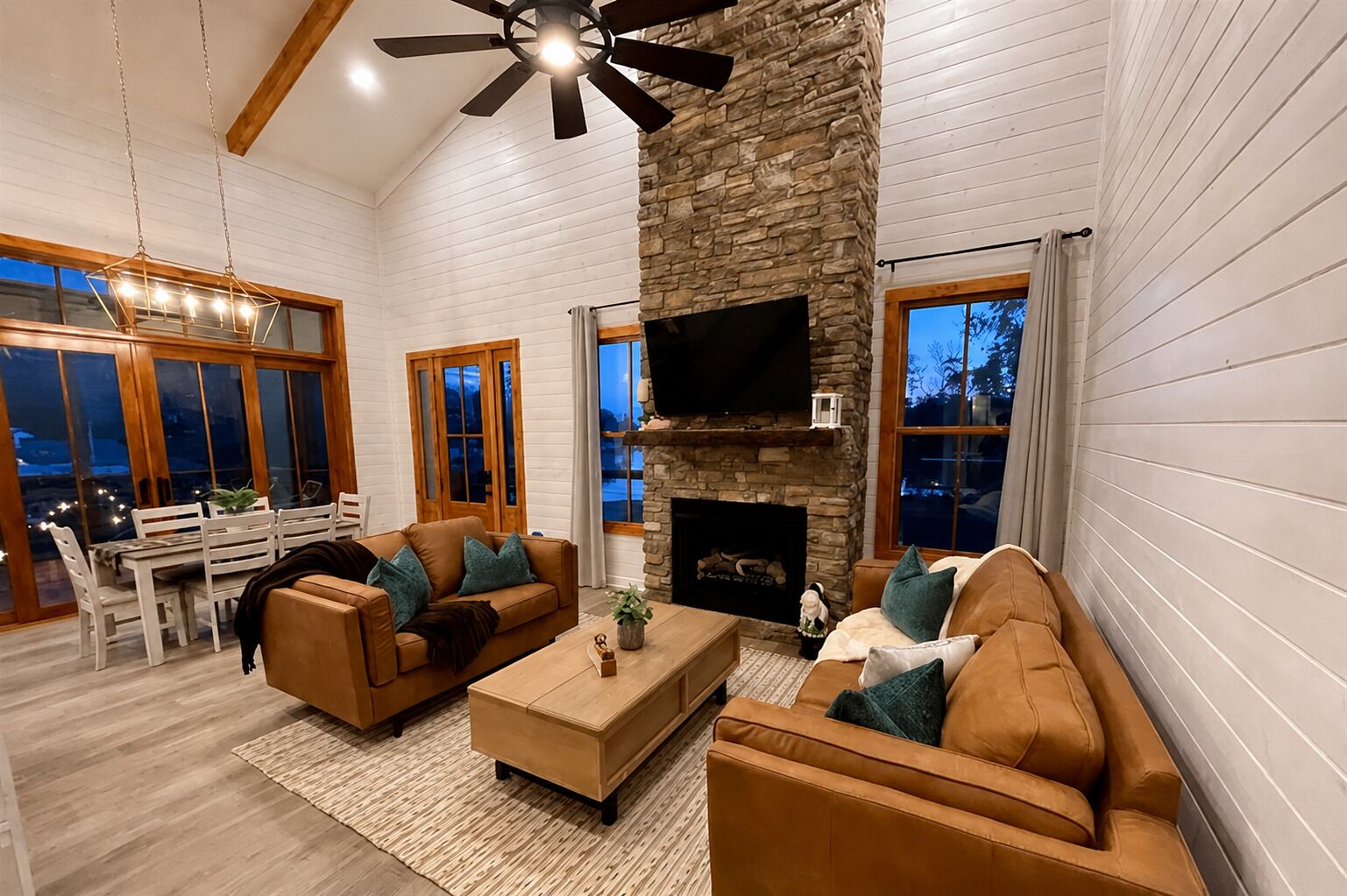 Smart TV, fireplace