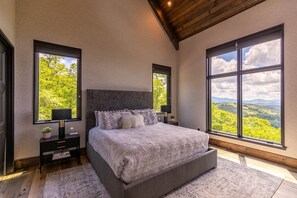 4 bedrooms, iron/ironing board, WiFi, bed sheets - Bucks and Bunnies at Eagles Nest - new, luxury with huge views, hot tub (Elk Park)