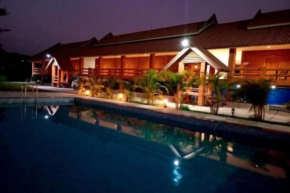 In-room safe, free WiFi