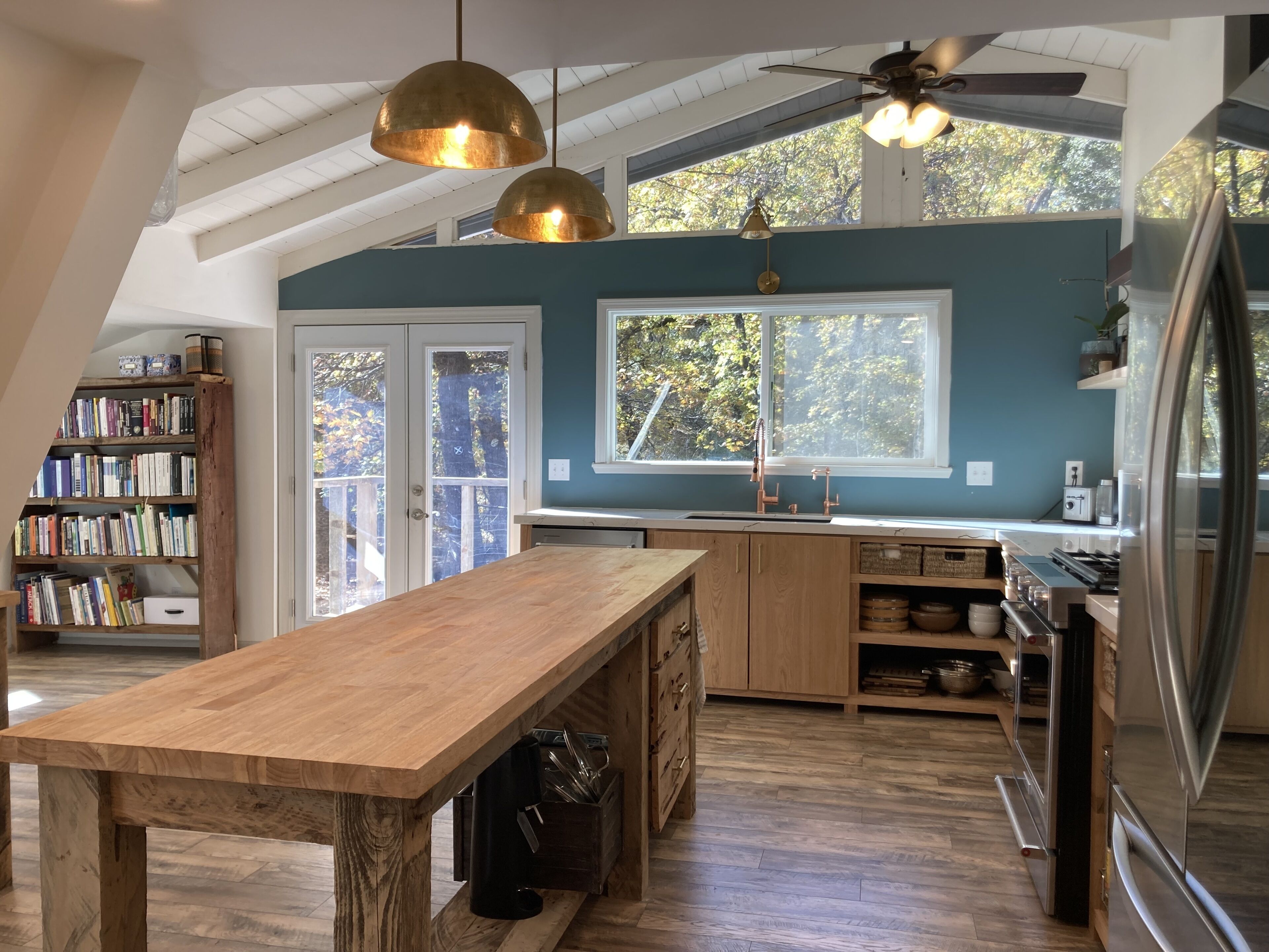 Peaceful rustic-modern wood haven 