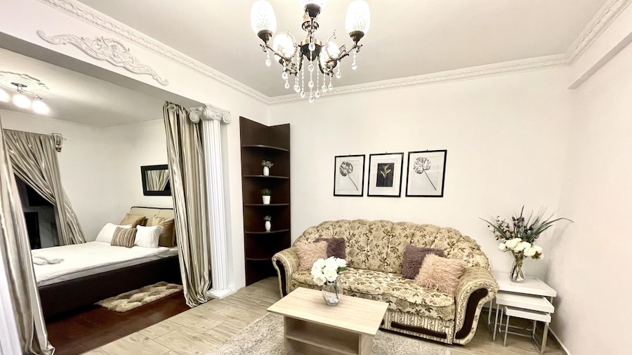 Baroq Central City Apartment