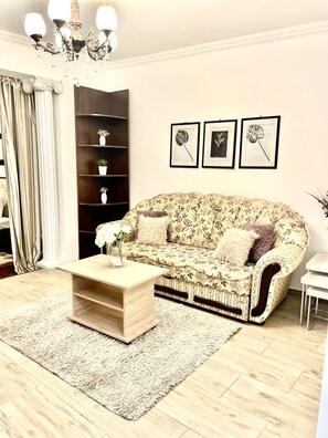 1 habitación, decoración personalizada y muebles diferentes